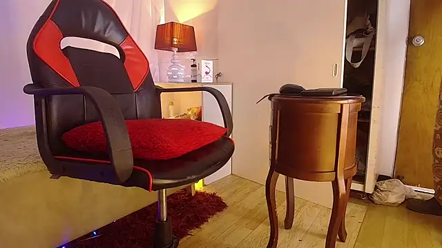 Snapshot of laurasofia45 chatting on 03/29/26, 03:01 laurasofia45 online show from 03/29/26, 03:01