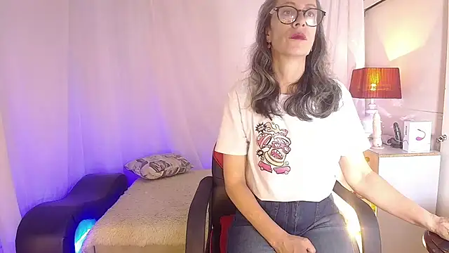 Snapshot of laurasofia45 chatting on 03/31/26, 12:12 laurasofia45 online show from 03/31/26, 12:12