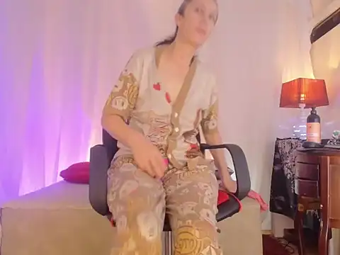 Snapshot of laurasofia45 chatting on 06/05/26, 12:00 laurasofia45 online show from 06/05/26, 12:00