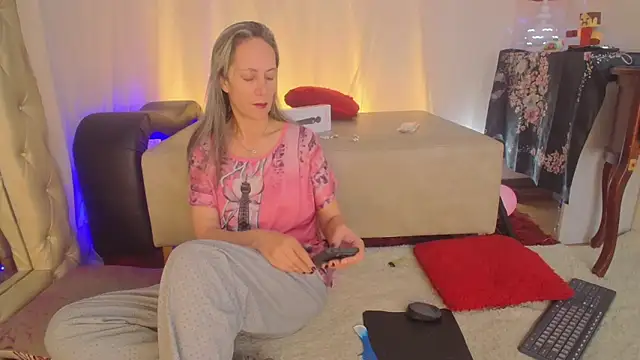 Snapshot of laurasofia45 chatting on 06/11/26, 11:19 laurasofia45 online show from 06/11/26, 11:19