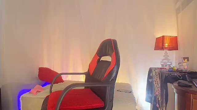 laurasofia45 online show from 06/25/26, 10:42