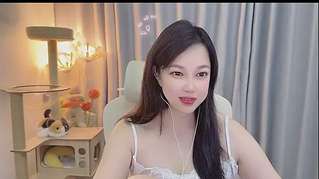 Snapshot of Yumi_yuni chatting on 06/04/26, 01:17 Yumi yuni online show from 06/04/26, 01:17