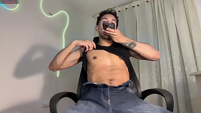 Snapshot of rafael_stone11 chatting on 03/10/26, 12:37 rafael stone11 online show from 03/10/26, 12:37