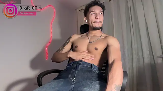 Snapshot of rafael_stone11 chatting on 05/03/26, 03:01 rafael stone11 online show from 05/03/26, 03:01