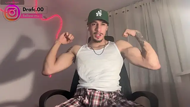 Snapshot of rafael_stone11 chatting on 05/05/26, 02:52 rafael stone11 online show from 05/05/26, 02:52