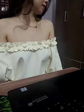 Snapshot of NinaKey chatting on 04/14/26, 08:09 NinaKey online show from 04/14/26, 08:09