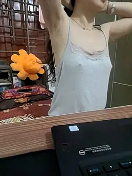 Snapshot of NinaKey chatting on 06/11/26, 03:32 NinaKey online show from 06/11/26, 03:32