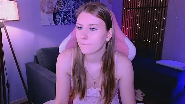 Snapshot of Caroline_Desire_ chatting on 04/01/26, 07:31 Caroline Desire online show from 04/01/26, 07:31
