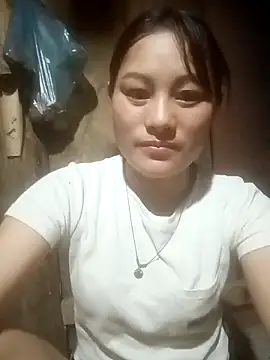 Snapshot of Momo-biki chatting on 03/27/26, 10:09 Momo-biki online show from 03/27/26, 10:09