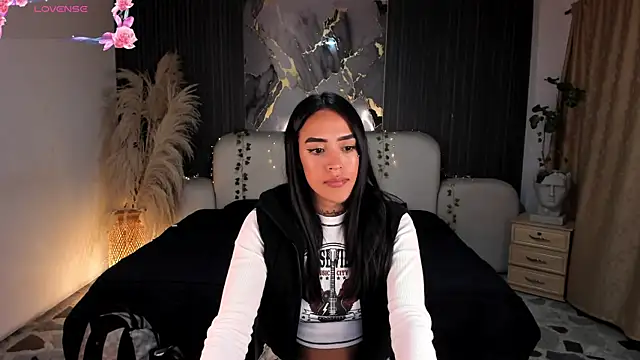 Snapshot of JazminRusso_ chatting on 06/08/26, 06:47 JazminRusso online show from 06/08/26, 06:47