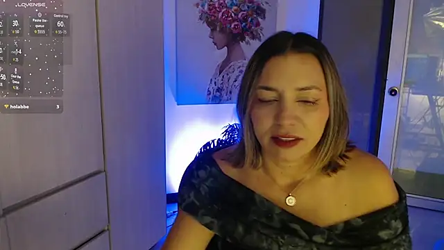 Snapshot of milfsecret69 chatting on 04/06/26, 11:44 milfsecret69 online show from 04/06/26, 11:44