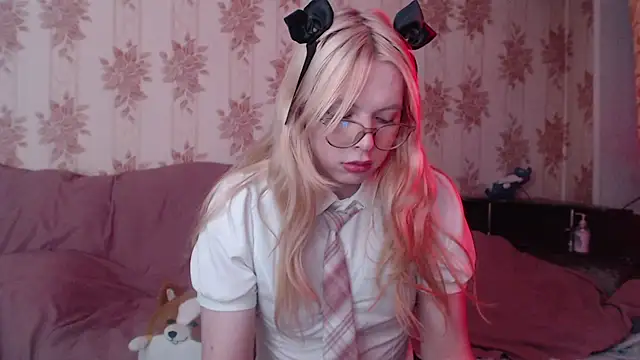 Snapshot of Cutie_Bambi chatting on 02/07/26, 12:20 Cutie Bambi online show from 02/07/26, 12:20