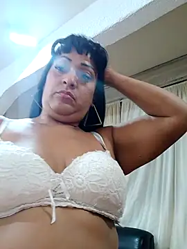 Snapshot of SabrinaColin chatting on 04/19/26, 04:23 SabrinaColin online show from 04/19/26, 04:23