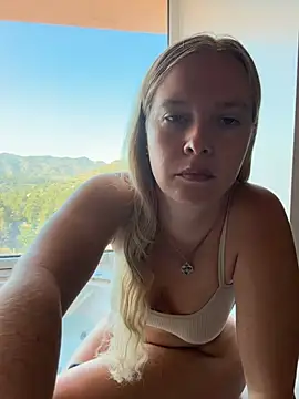 Ellie-rosee online show from 06/25/26, 06:40