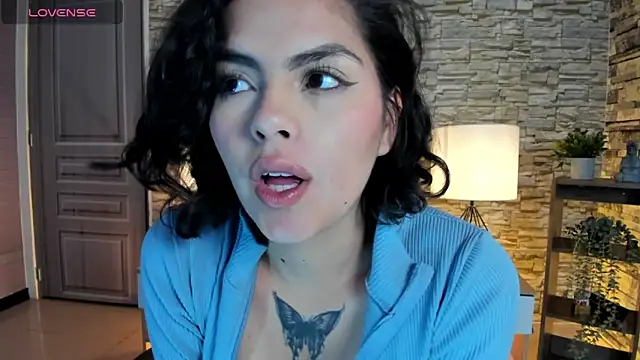 Snapshot of butterflyx39 chatting on 04/16/26, 10:38 butterflyx39 online show from 04/16/26, 10:38