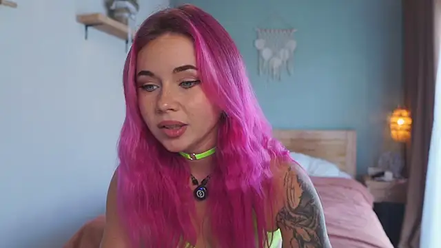 Sarah Pink online show from 12/04/25, 12:20