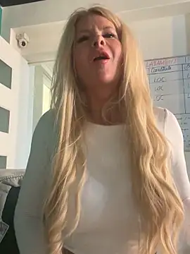 Snapshot of TatianaNova chatting on 04/24/26, 04:53 TatianaNova online show from 04/24/26, 04:53