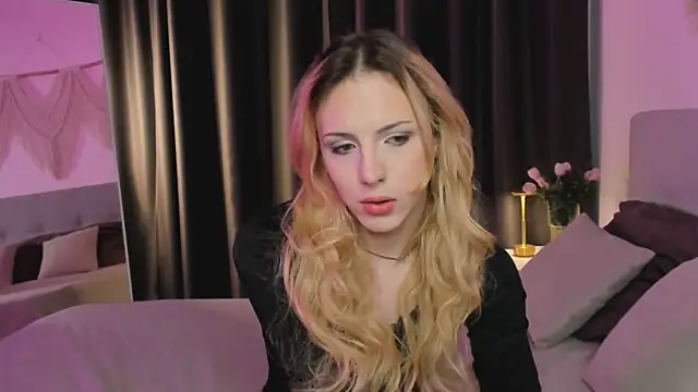 Snapshot of Tiffany__King chatting on 05/12/26, 05:37 Tiffany King online show from 05/12/26, 05:37