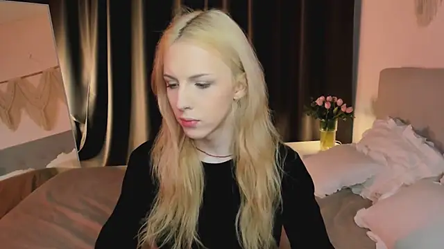 Snapshot of Tiffany__King chatting on 06/04/26, 06:19 Tiffany King online show from 06/04/26, 06:19