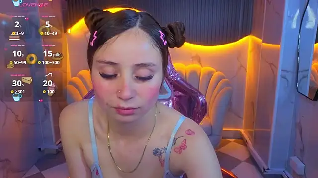 Snapshot of Ariana18_b chatting on 06/06/26, 01:05 Ariana18 b online show from 06/06/26, 01:05