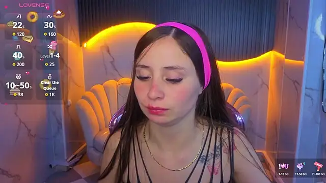 Snapshot of Ariana18_b chatting on 06/08/26, 01:11 Ariana18 b online show from 06/08/26, 01:11