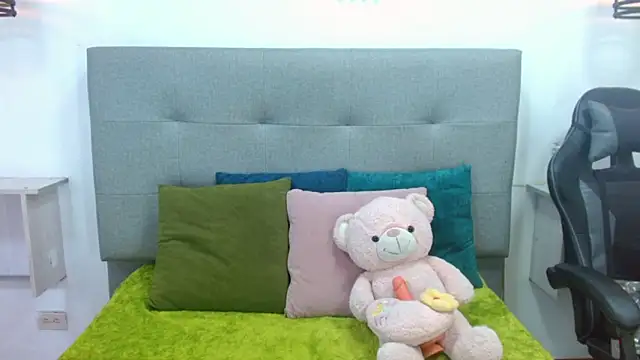 Snapshot of Sophia_Valentina chatting on 03/20/26, 04:06 Sophia Valentina online show from 03/20/26, 04:06