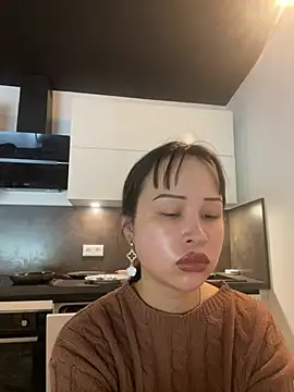 Snapshot of Just-Lilly chatting on 05/24/26, 04:01 Just-Lilly online show from 05/24/26, 04:01