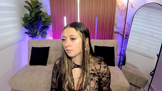 Giselle Laurens  online show from 05/02/26, 06:57