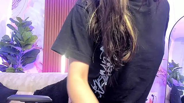 Giselle Laurens  online show from 06/05/26, 02:45
