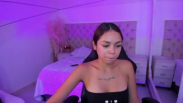 Snapshot of CarolineFyre chatting on 03/13/26, 01:07 CarolineFyre online show from 03/13/26, 01:07