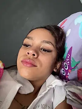 Snapshot of CarolineFyre chatting on 04/17/26, 12:08 CarolineFyre online show from 04/17/26, 12:08