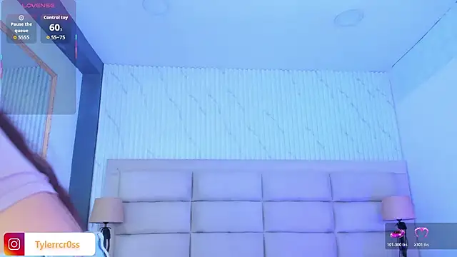 Snapshot of CarolineFyre chatting on 04/29/26, 01:15 CarolineFyre online show from 04/29/26, 01:15