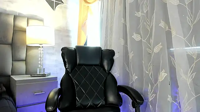 Snapshot of CarolineFyre chatting on 05/01/26, 02:10 CarolineFyre online show from 05/01/26, 02:10
