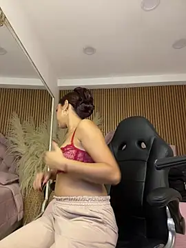 Snapshot of CarolineFyre chatting on 05/28/26, 12:46 CarolineFyre online show from 05/28/26, 12:46