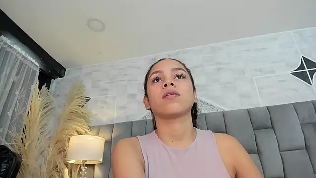 Snapshot of CarolineFyre chatting on 06/06/26, 01:05 CarolineFyre online show from 06/06/26, 01:05