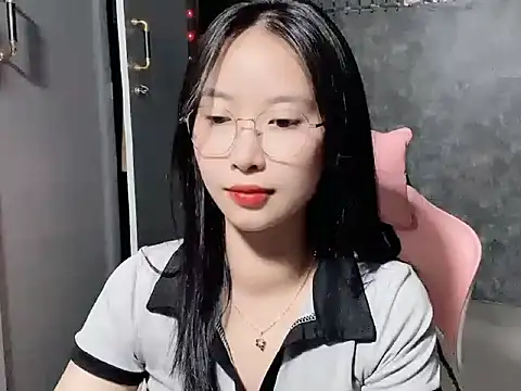 Snapshot of Linne6789 chatting on 03/04/26, 03:51 Linne6789 online show from 03/04/26, 03:51