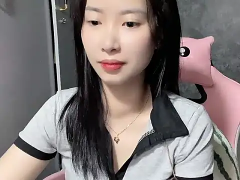 Snapshot of Linne6789 chatting on 03/05/26, 04:08 Linne6789 online show from 03/05/26, 04:08