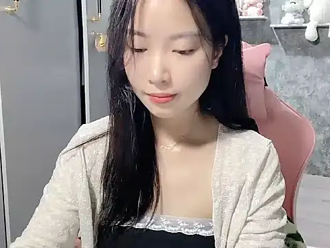 Snapshot of Linne6789 chatting on 04/19/26, 05:34 Linne6789 online show from 04/19/26, 05:34