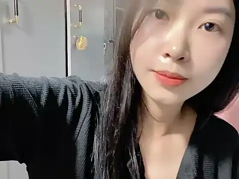 Snapshot of Linne6789 chatting on 04/21/26, 07:58 Linne6789 online show from 04/21/26, 07:58