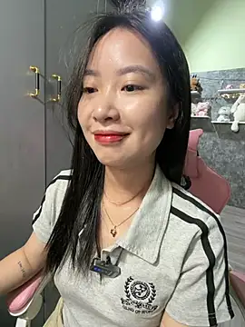 Snapshot of Linne6789 chatting on 05/06/26, 04:52 Linne6789 online show from 05/06/26, 04:52