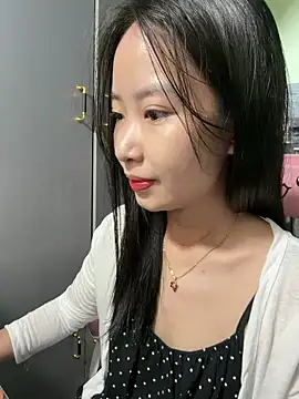 Snapshot of Linne6789 chatting on 05/15/26, 03:57 Linne6789 online show from 05/15/26, 03:57