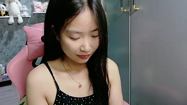 Snapshot of Linne6789 chatting on 06/04/26, 03:34 Linne6789 online show from 06/04/26, 03:34