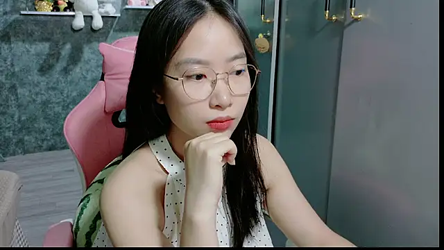 Snapshot of Linne6789 chatting on 06/05/26, 06:52 Linne6789 online show from 06/05/26, 06:52