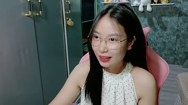 Snapshot of Linne6789 chatting on 06/09/26, 04:13 Linne6789 online show from 06/09/26, 04:13