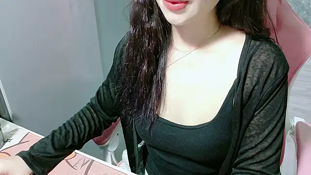 Snapshot of Linne6789 chatting on 06/13/26, 04:05 Linne6789 online show from 06/13/26, 04:05