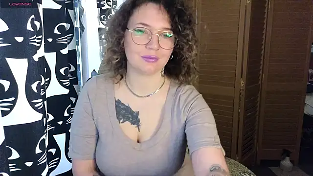 Snapshot of Ozalin_ chatting on 05/25/26, 08:20 Ozalin online show from 05/25/26, 08:20