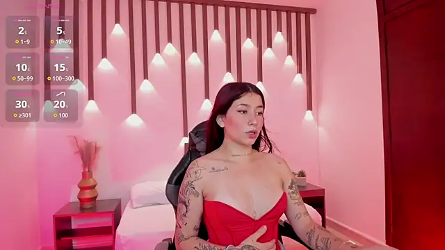 Snapshot of charlottee27_ chatting on 04/19/26, 02:11 charlottee27 online show from 04/19/26, 02:11
