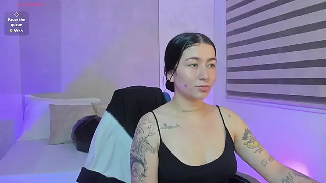 Snapshot of charlottee27_ chatting on 05/22/26, 02:08 charlottee27 online show from 05/22/26, 02:08