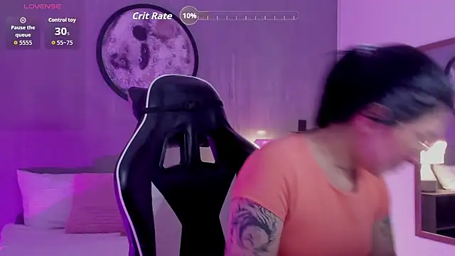 Snapshot of charlottee27_ chatting on 06/13/26, 01:58 charlottee27 online show from 06/13/26, 01:58