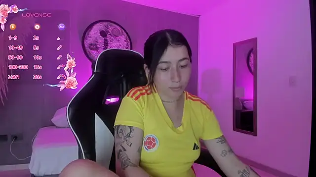 charlottee27  online show from 06/18/26, 01:39